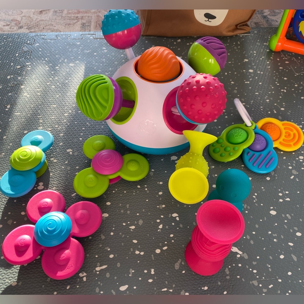 Fat Brain toys(pipsquigz, klickity..) bundle